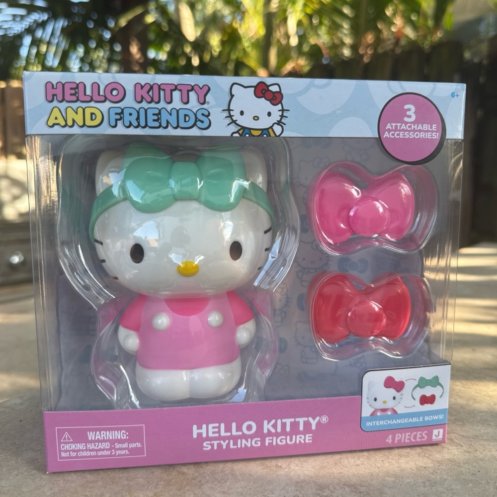 Hello Kitty and Friends Styling Figure W/ 3 Attachable Accessories NEW